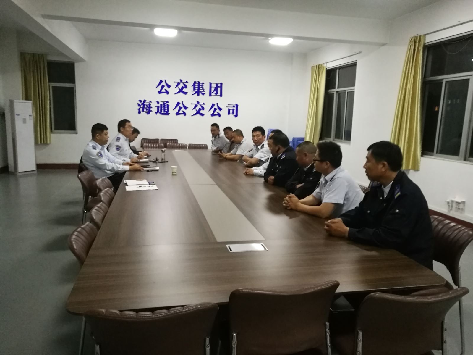 公交集團(tuán)公交事業(yè)一部召開單線會(huì)議